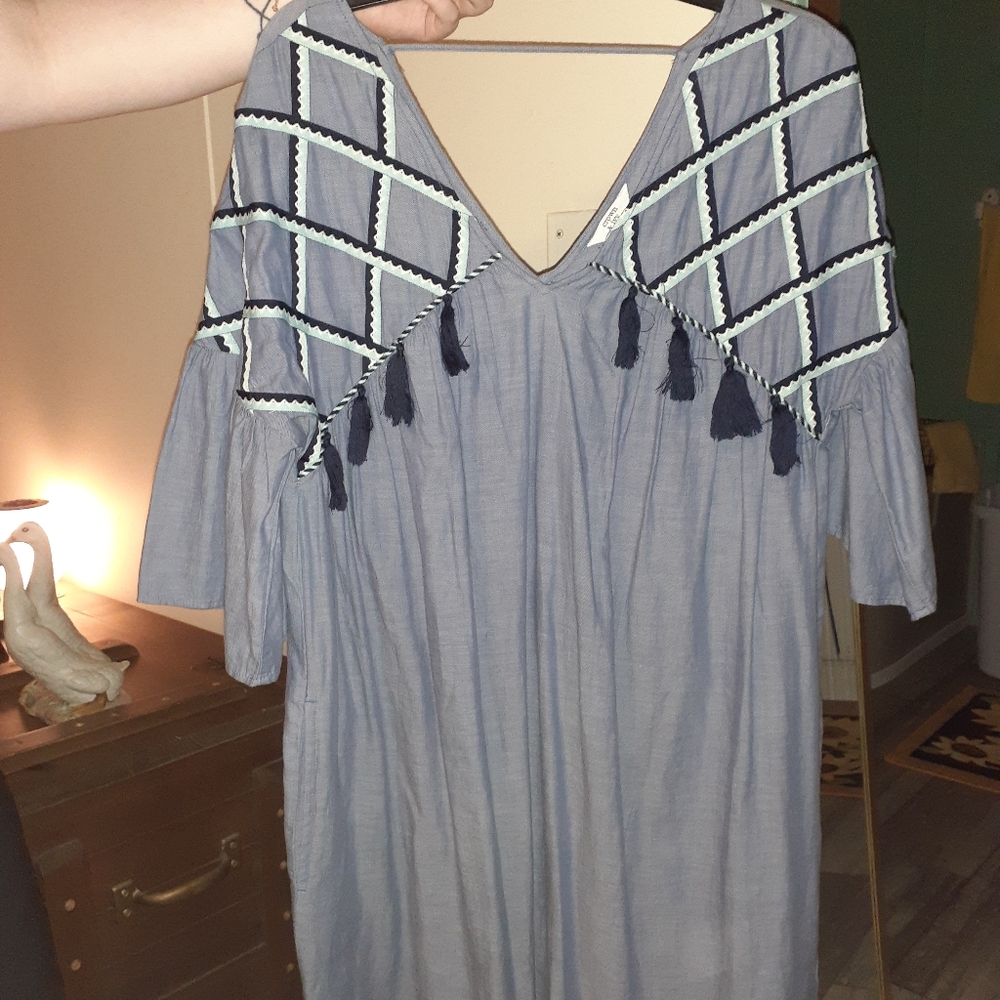 Womens size medium crown and ivy dress